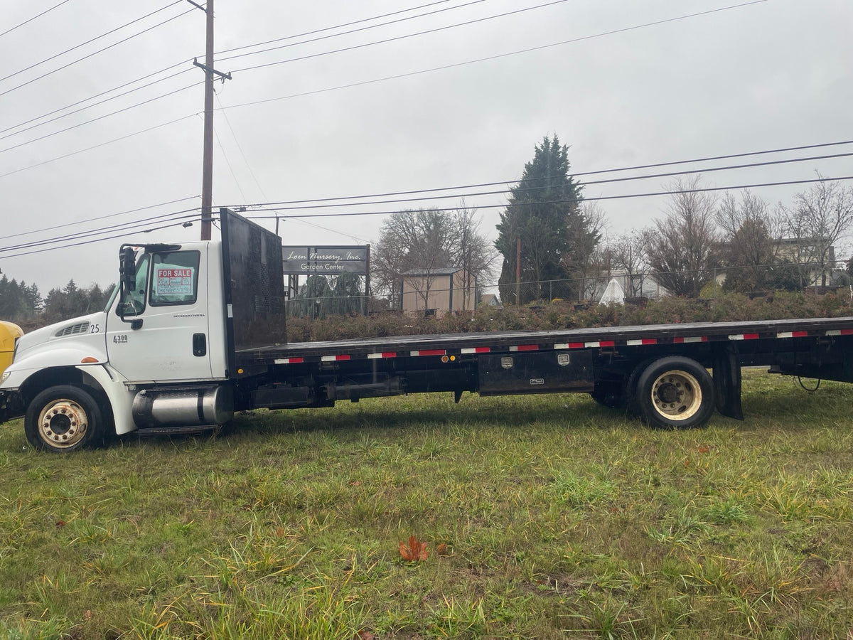 2003 International 4300 Flatbed